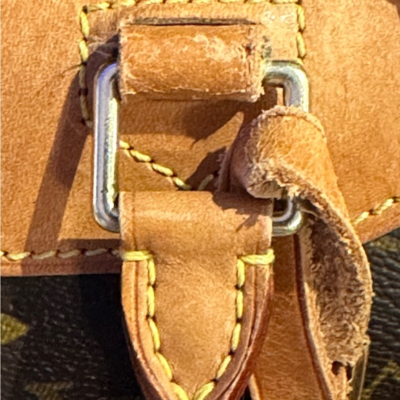 Louis Vuitton Monogram Evasion Travel Bag in Excellent Preloved Condition - Picture 11 of 16